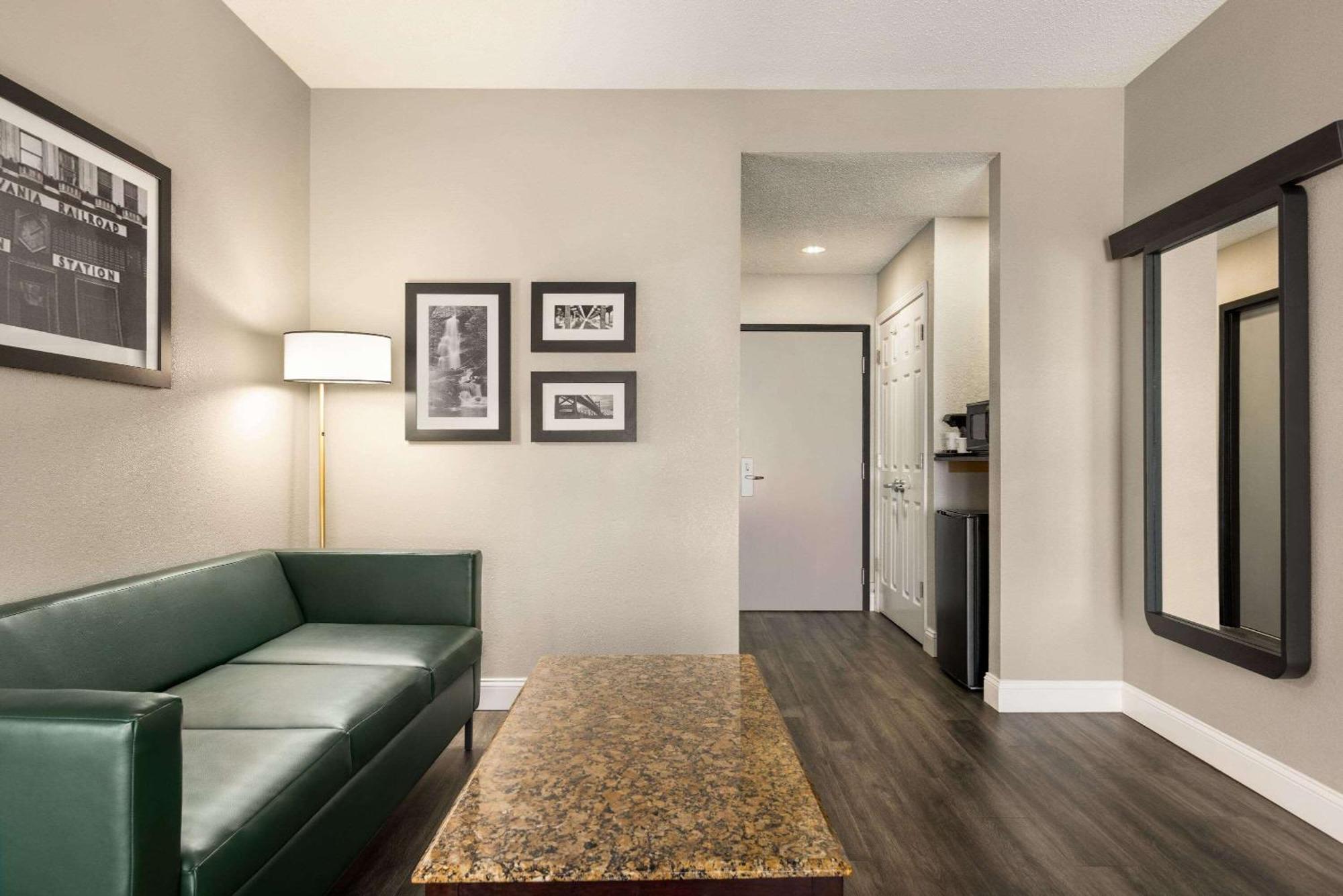 La Quinta By Wyndham Mt. Laurel - Philadelphia Hotell Mount Laurel Exteriör bild